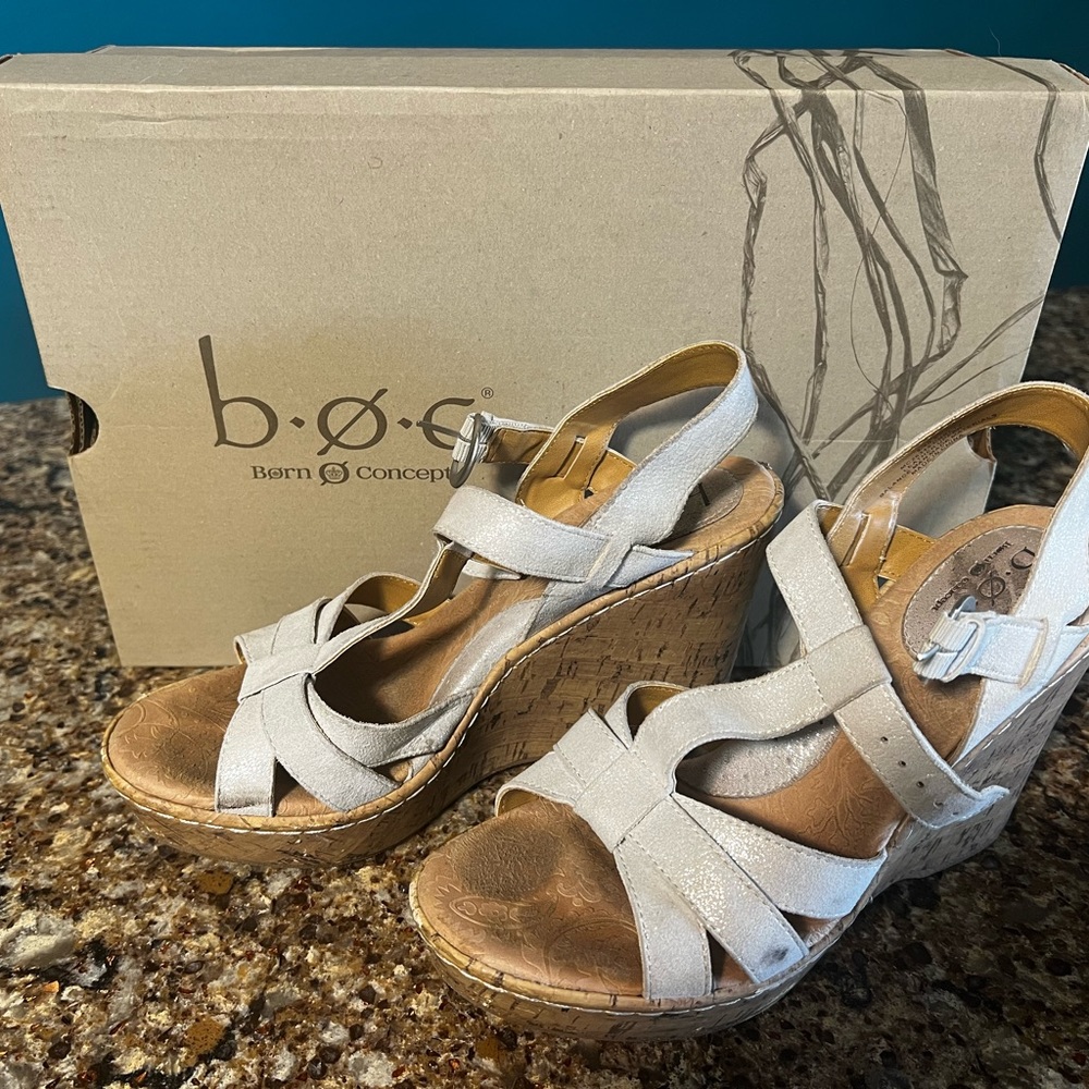 Used b.o.c Revel C26315 silver size 9